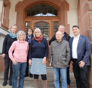 Vorstandsmitglieder Bürgerstiftung Denzlingen: v.o.l.n.r. Dr. Kathrin Osteneck, Irmgard Meiners-Schuth, Sigrun Firgau,Silke Höfflin, Harald Martin, Bernd Massem, und BM Markus Hollemann Vorstandsmitglieder Bürgerstiftung Denzlingen: v.o.l.n.r. Dr. Kathrin Osteneck, Irmgard Meiners-Schuth, Sigrun Firgau,Silke Höfflin, Harald Martin, Bernd Massem, und BM Markus Hollemann