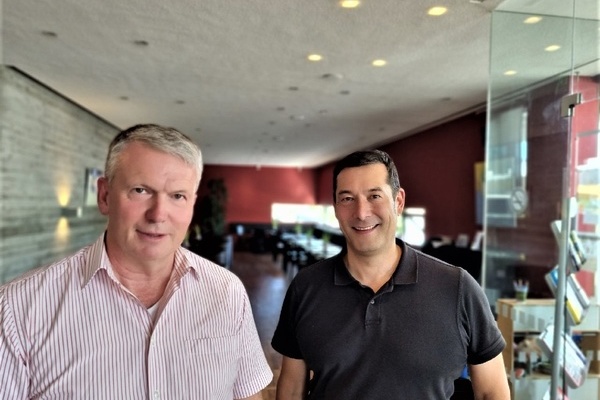 Foto v.l.n.r.: Thomas H&ouml;rnisch, Gesch&auml;ftsleitung Kultur & B&uuml;rgerhaus, und B&uuml;rgermeister Markus Hollemann