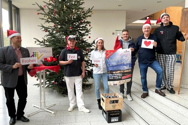 Initiator und Sponsoren im Denzlinger Rathaus. Von links: B&uuml;rgermeister Markus Hollemann, Nicolai und Sarah Linder (Metzgerei Linder), Thomas V&ouml;lker (Brauerei Ganter), Oliver Scheffler (Bad D&uuml;rrheimer Mineralbrunnen) und Christian Dick (B&auml;ckerei Dick)