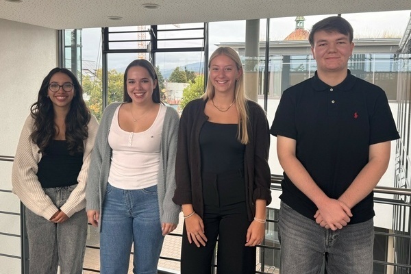 Die vier neuen Auszubildenden.