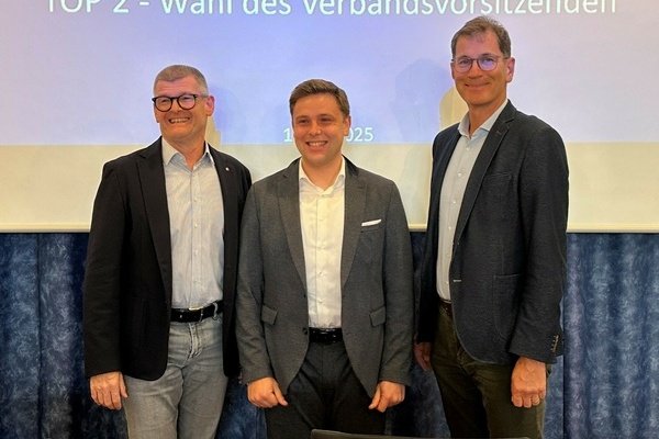 V.l.: BM Lars Brgner (Vrstetten), BM Fabian Nitz (Denzlingen), BM Michael Schlegel (Reute) bei der Verbandsversammlung des GVVDVR. 