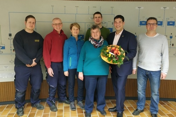 Foto: WVV MB - Verabschiedung R. Schillinger im Wasserwerk v.l.n.r.:  Daniel Scherzinger, Erich Schulz,  Sabine Galm,  Clemens Christian Strauch, Rosemarie Schillinger, B&uuml;rgermeister und Verbandsvorsitzender Markus Hollemann,  Uwe N&uuml;bling (Techn. Betriebs