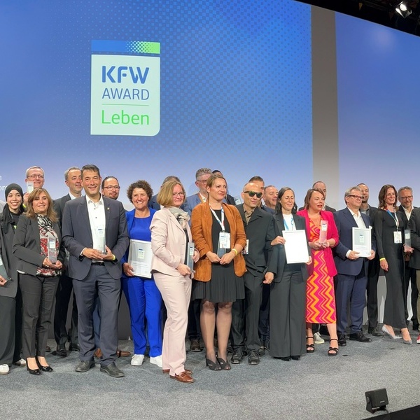 Die Preistrgerinnen und Preistrger des KfW Awards Leben 2025. Foto: Melanie Lackner, Gemeinde Denzlingen.