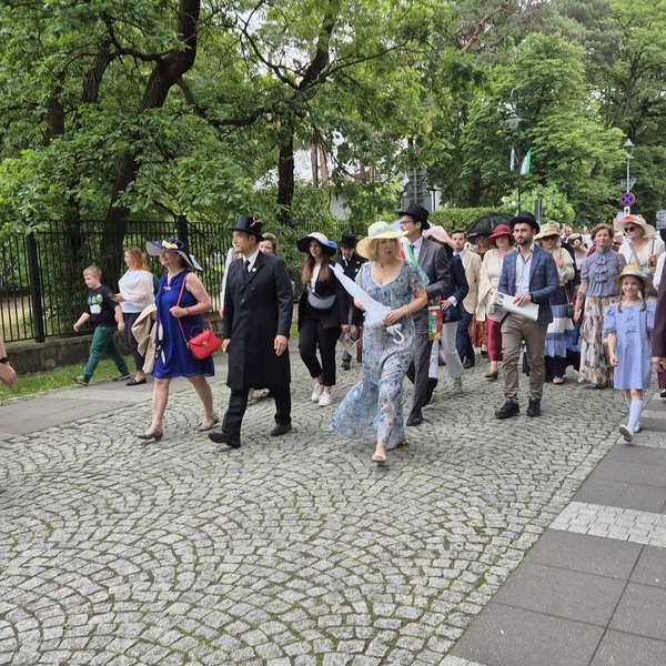 Parade anlsslich des Stadtfests in Konstancin.-Jeziorna im Juni 2025