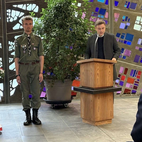 Ansprache BM Fabian Nitz in der Leichenhalle. Foto: Gemeinde Denzlingen